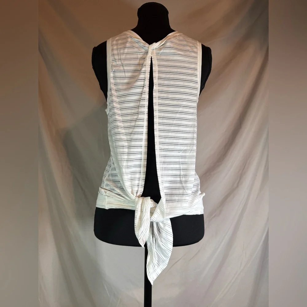 Lululemon Meet Halfway Tank – White‎ Striped 🤍✨